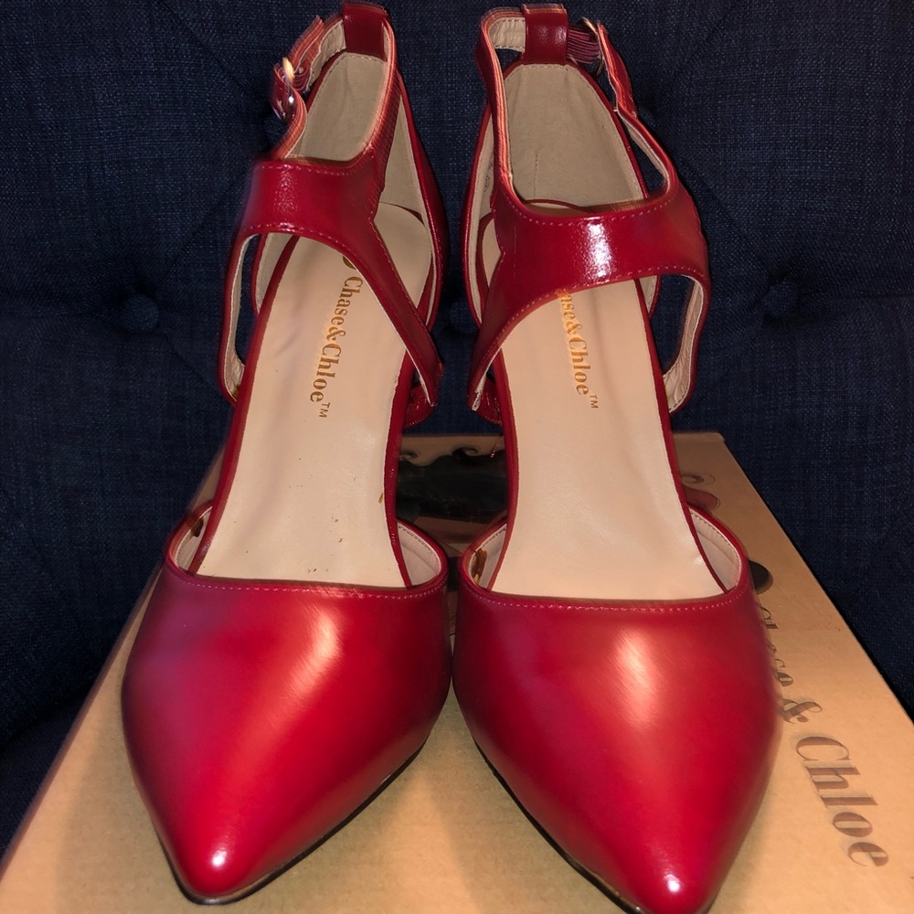 Chloe & Chase red faux leather pumps